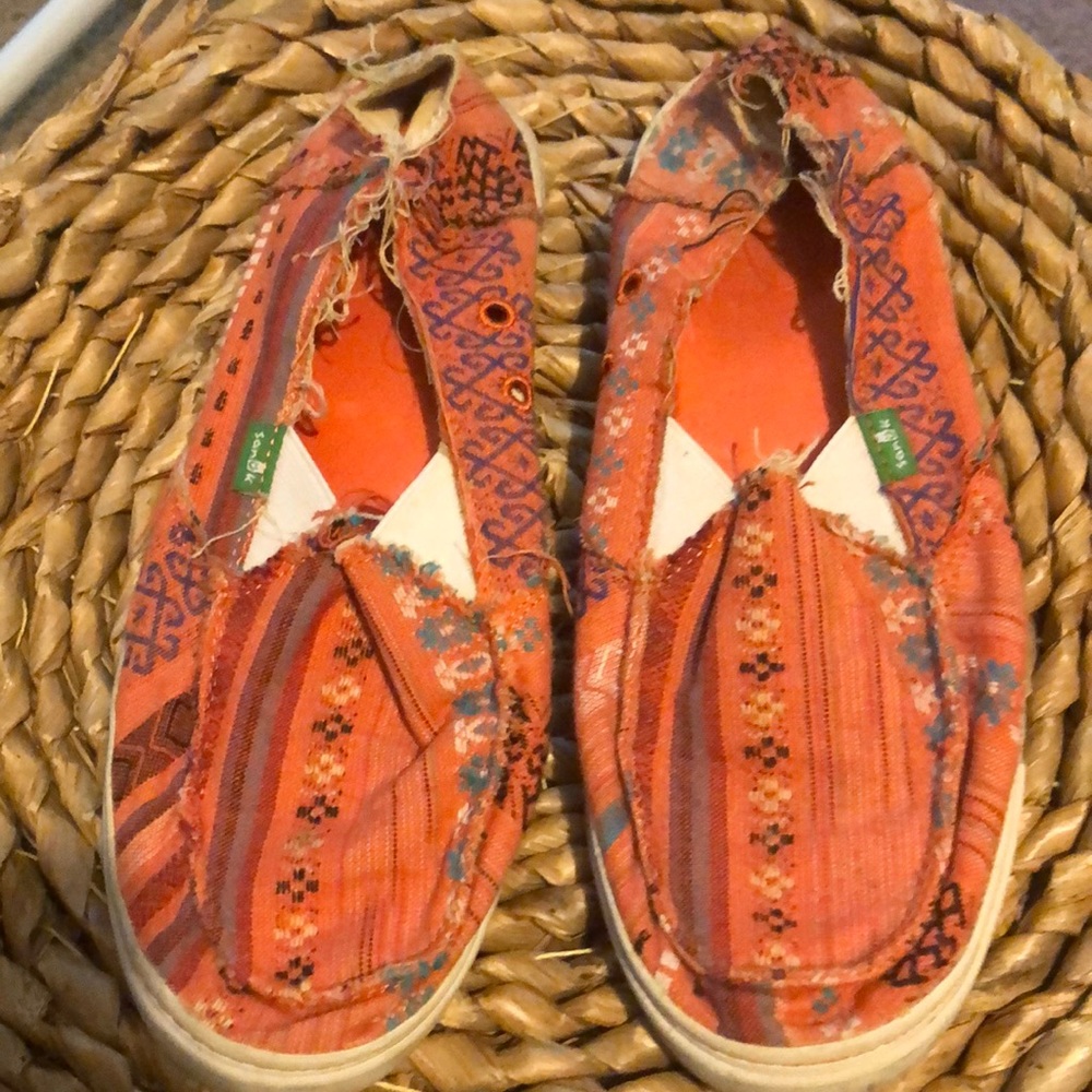 Sanuk hemp/canvas gently used